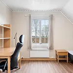 Flott Bofellesskap Med 7 Rom, Inkludert Internett Og Strom! Grillomrade Med Jacuzzi! Apartamento Elverum