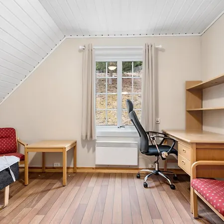 Lejlighed Flott Bofellesskap Med 7 Rom, Inkludert Internett Og Strøm! Grillområde Med Jacuzzi! *