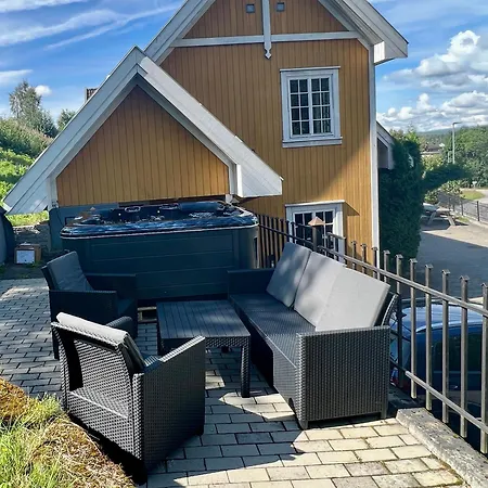 Lejlighed Flott Bofellesskap Med 7 Rom, Inkludert Internett Og Strøm! Grillområde Med Jacuzzi! Elverum